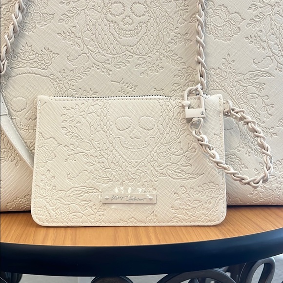 🎃👻Betsey Johnson 👻🎃Cream Tote Bag w/ Studded Detailing Clutch Inside NWT - Picture 11 of 15